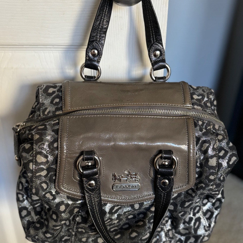 Stylish Leopard Print Handbag - image 5
